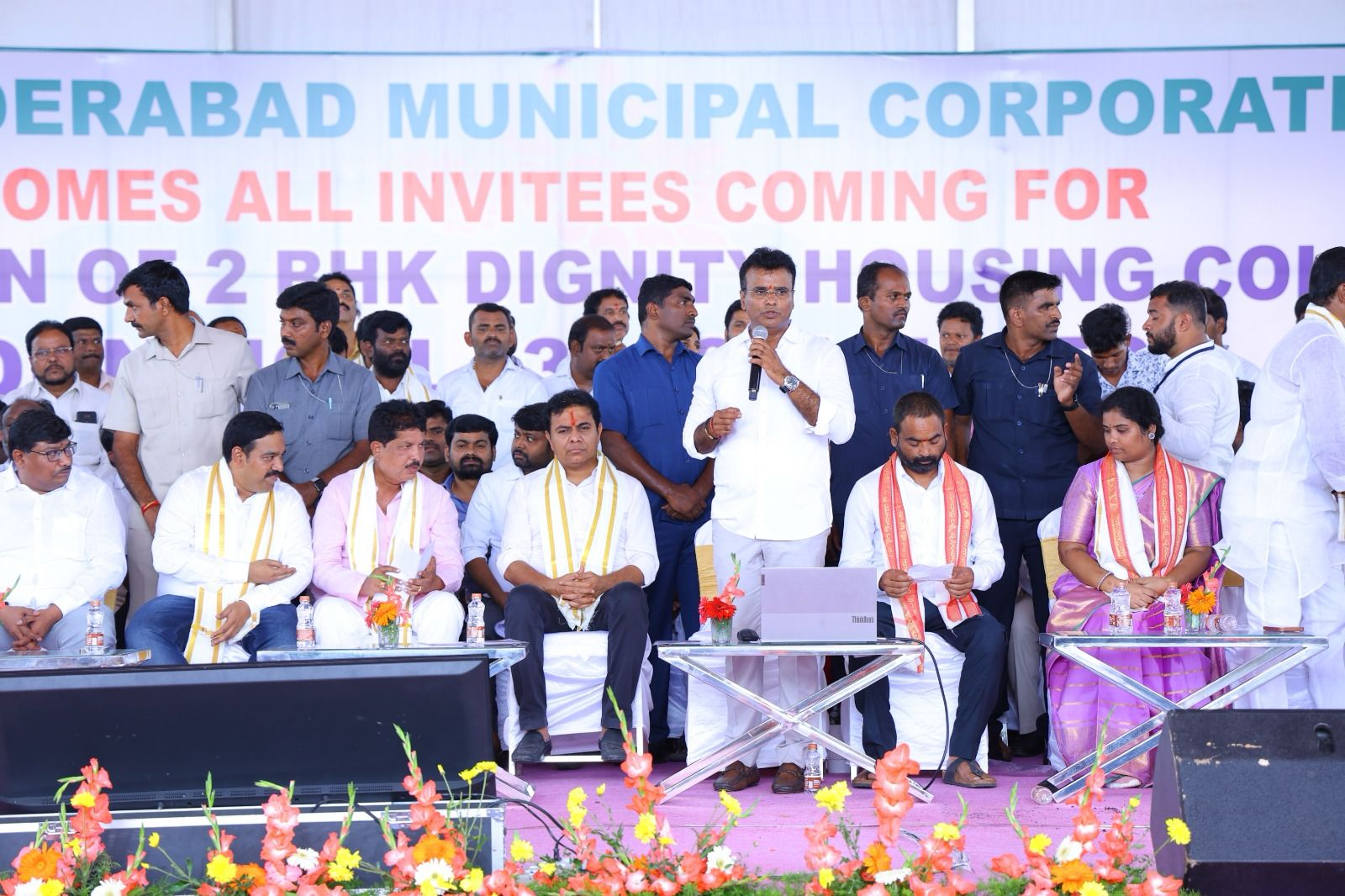 సభలో మాట్లాడుతున్న ఎమ్మెల్యే కేపీ వివేకానంద్