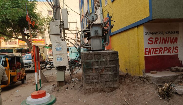 ప్రమాదానికి కారణమైన రక్షణ లేని ట్రాన్స్ ఫార్మర్