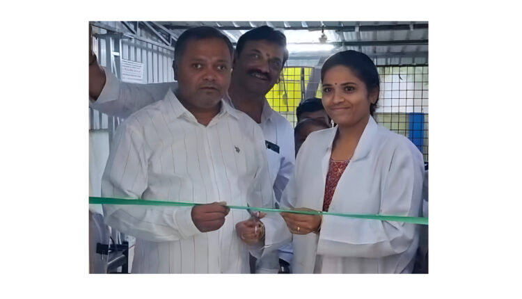 వైద్య శిబిరాన్ని ప్రారంభిస్తున్న మాజీ కార్పొరేట్ కేఎం గౌరీష్, డాక్టర్ రిషిత